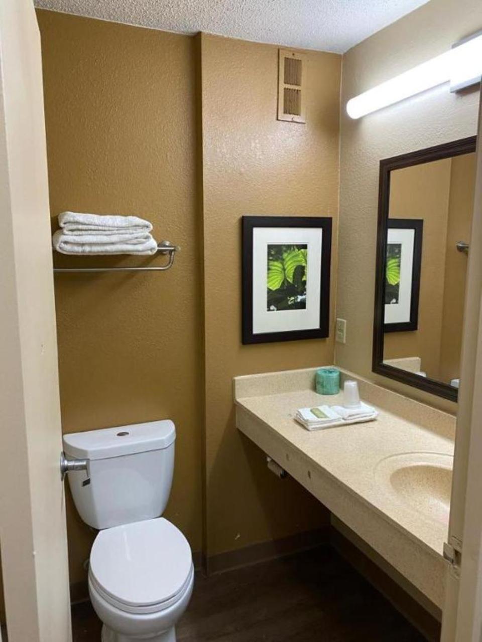 Suburban Studios Winston-Salem Near Hanes Mall Екстериор снимка