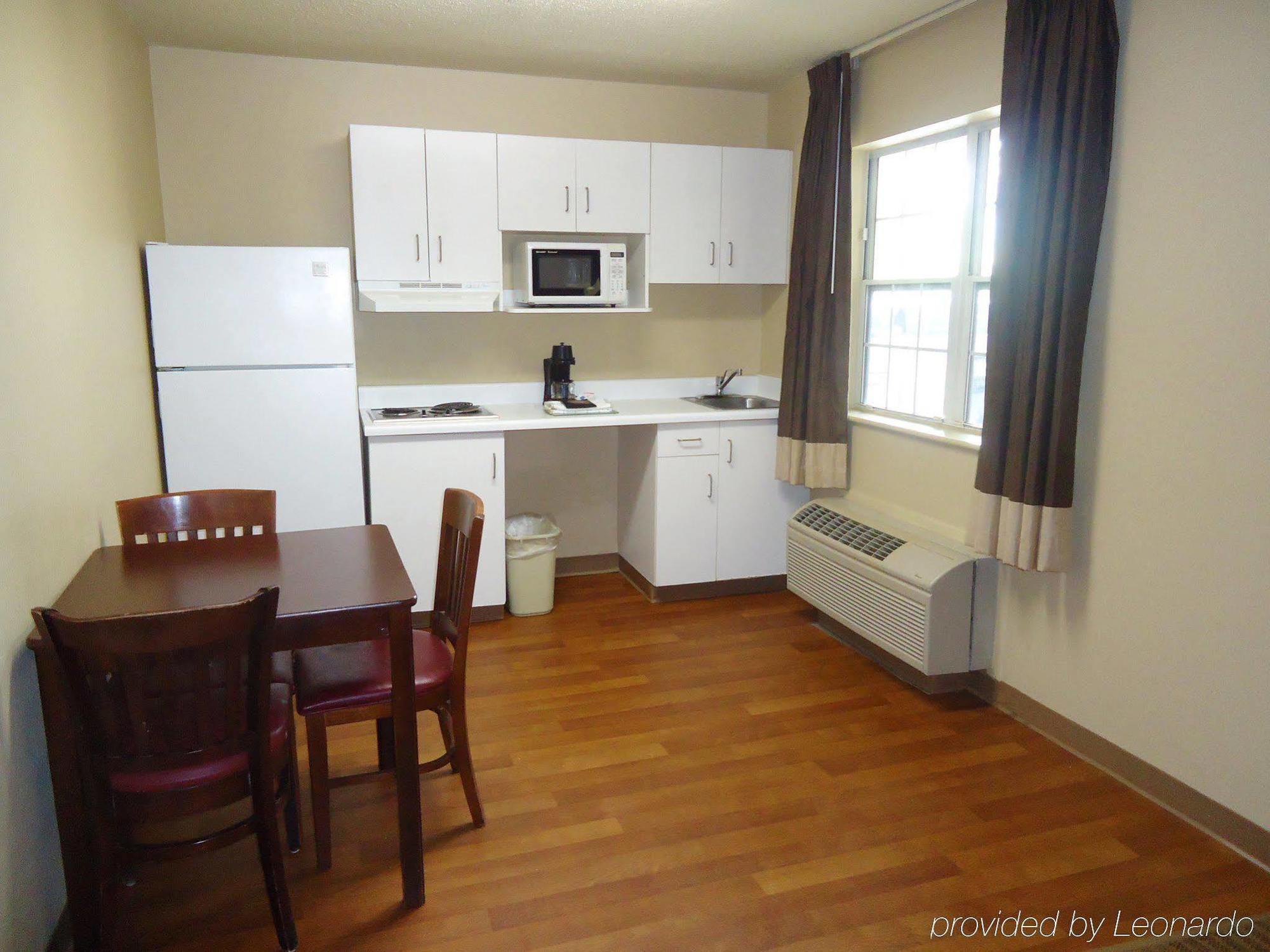 Suburban Studios Winston-Salem Near Hanes Mall Екстериор снимка